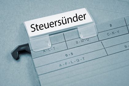 Foto: Akte mit Aufschrift Steuersünder